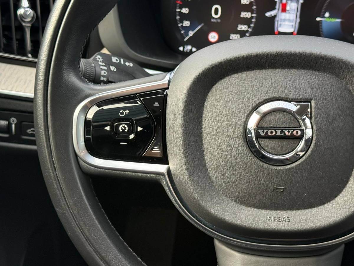 Volvo XC60 Volvo XC60 2.0 T8 Plug-in hybrid AWD Inscription Exclusive | 1E EIGENAAR | 3/6/12 MND GARANTIE | PANO | LED | ACC | DAB | CARPLAY | TREKHAAK | STOELKOELING |