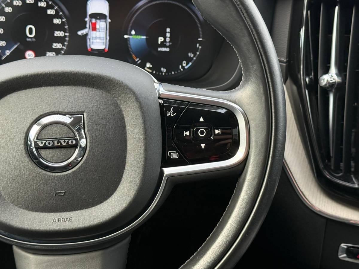 Volvo XC60 Volvo XC60 2.0 T8 Plug-in hybrid AWD Inscription Exclusive | 1E EIGENAAR | 3/6/12 MND GARANTIE | PANO | LED | ACC | DAB | CARPLAY | TREKHAAK | STOELKOELING |