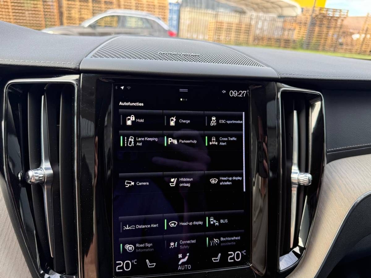 Volvo XC60 Volvo XC60 2.0 T8 Plug-in hybrid AWD Inscription Exclusive | 1E EIGENAAR | 3/6/12 MND GARANTIE | PANO | LED | ACC | DAB | CARPLAY | TREKHAAK | STOELKOELING |