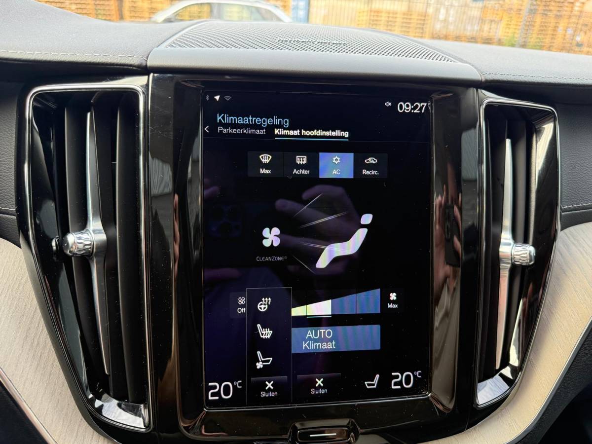 Volvo XC60 Volvo XC60 2.0 T8 Plug-in hybrid AWD Inscription Exclusive | 1E EIGENAAR | 3/6/12 MND GARANTIE | PANO | LED | ACC | DAB | CARPLAY | TREKHAAK | STOELKOELING |