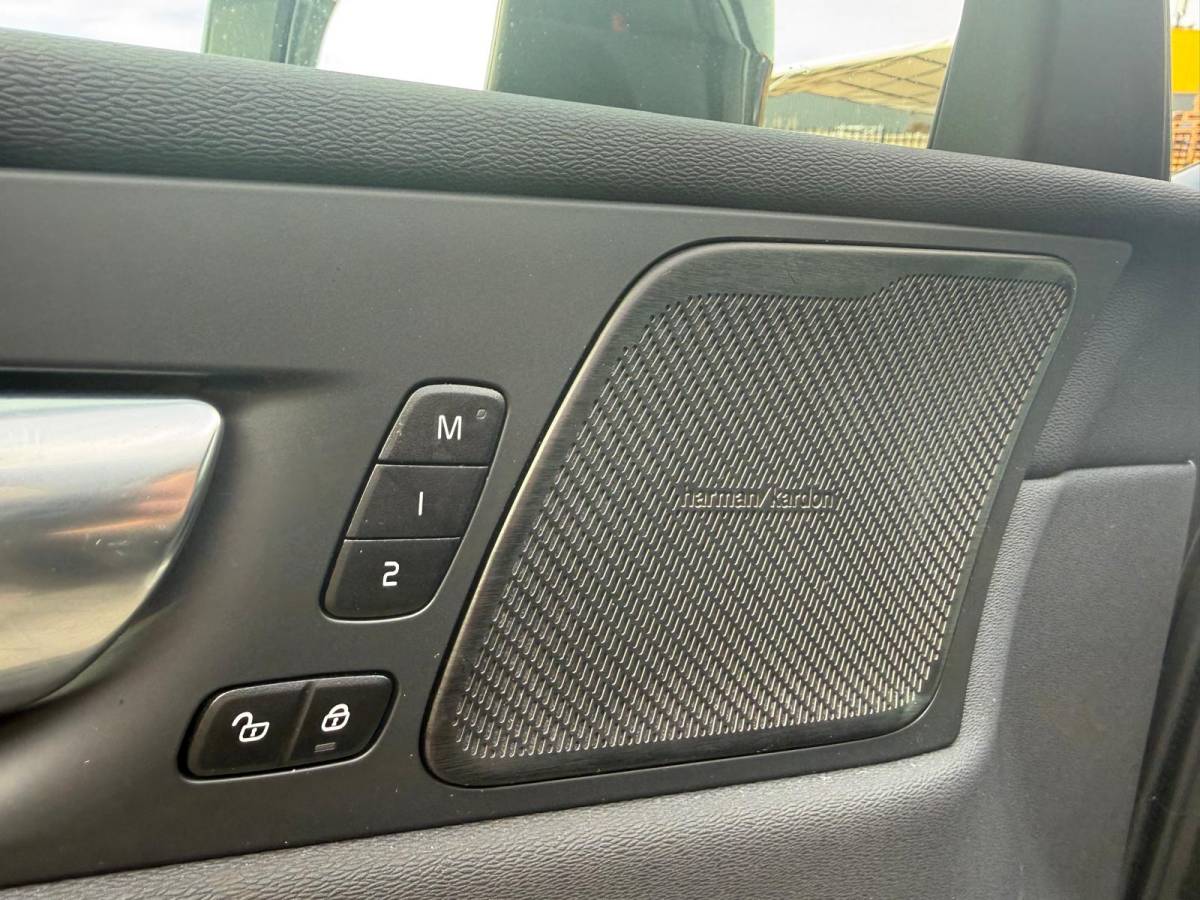 Volvo XC60 Volvo XC60 2.0 T8 Plug-in hybrid AWD Inscription Exclusive | 1E EIGENAAR | 3/6/12 MND GARANTIE | PANO | LED | ACC | DAB | CARPLAY | TREKHAAK | STOELKOELING |