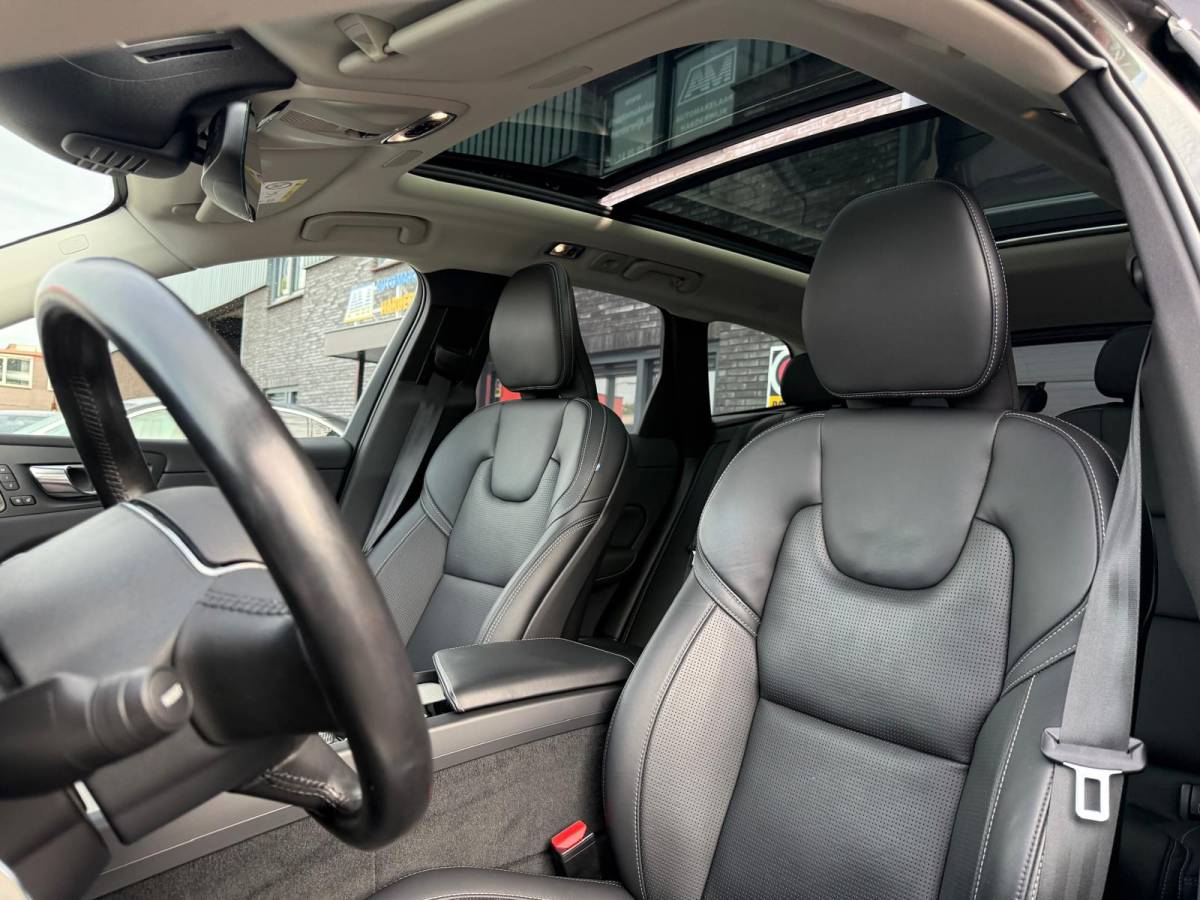 Volvo XC60 Volvo XC60 2.0 T8 Plug-in hybrid AWD Inscription Exclusive | 1E EIGENAAR | 3/6/12 MND GARANTIE | PANO | LED | ACC | DAB | CARPLAY | TREKHAAK | STOELKOELING |