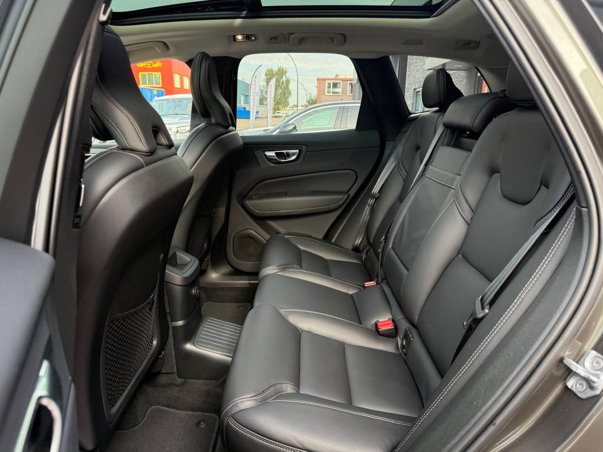 Volvo XC60 Volvo XC60 2.0 T8 Plug-in hybrid AWD Inscription Exclusive | 1E EIGENAAR | 3/6/12 MND GARANTIE | PANO | LED | ACC | DAB | CARPLAY | TREKHAAK | STOELKOELING |