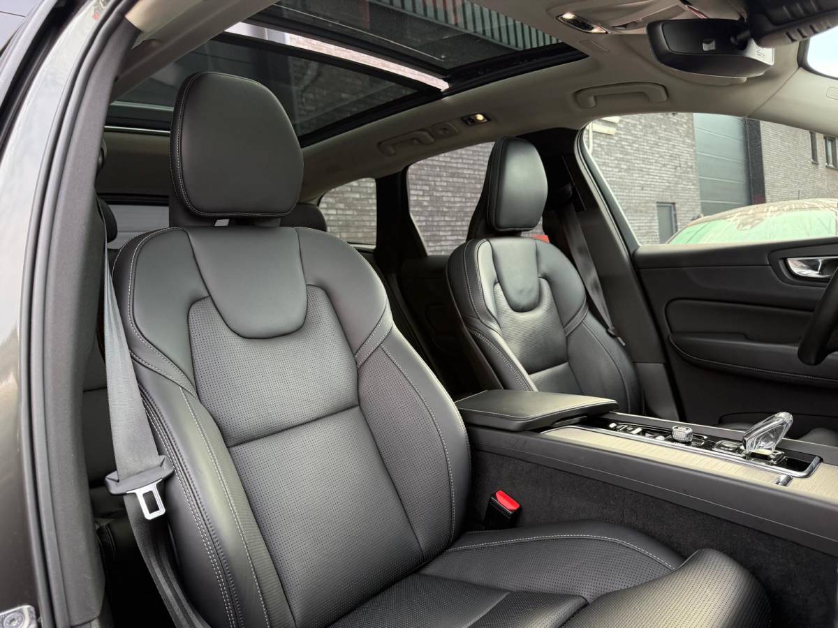 Volvo XC60 Volvo XC60 2.0 T8 Plug-in hybrid AWD Inscription Exclusive | 1E EIGENAAR | 3/6/12 MND GARANTIE | PANO | LED | ACC | DAB | CARPLAY | TREKHAAK | STOELKOELING |