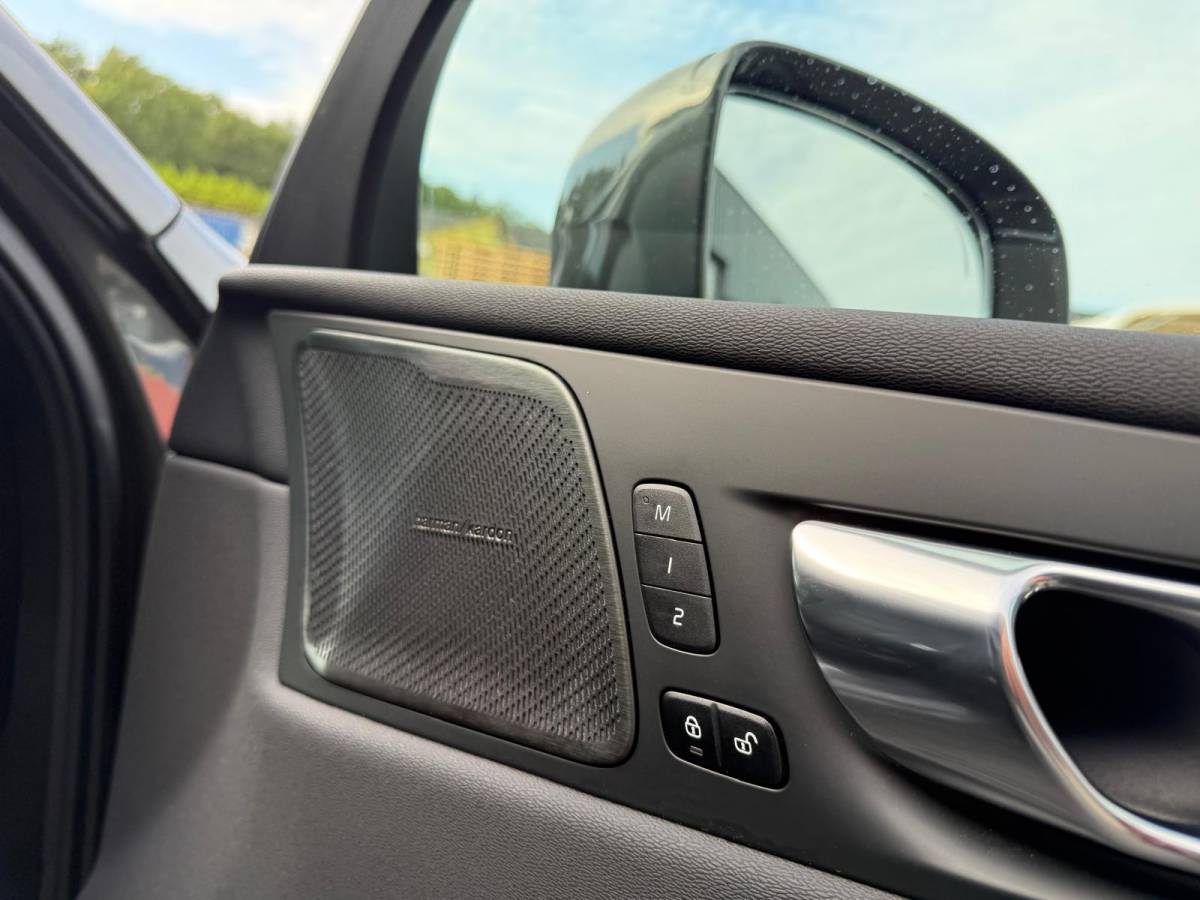 Volvo XC60 Volvo XC60 2.0 T8 Plug-in hybrid AWD Inscription Exclusive | 1E EIGENAAR | 3/6/12 MND GARANTIE | PANO | LED | ACC | DAB | CARPLAY | TREKHAAK | STOELKOELING |