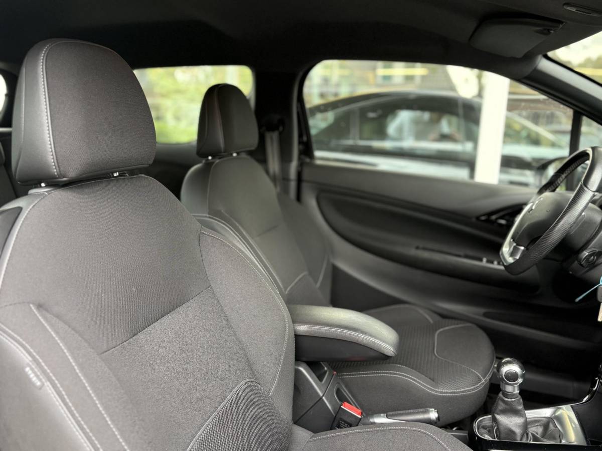 DS DS 3 DS 3 1.2T 110pk Business | Stoelverwarming | Achteruitrijcamera | Cruise Control | Apple Carplay/Android Auto | Climate Control