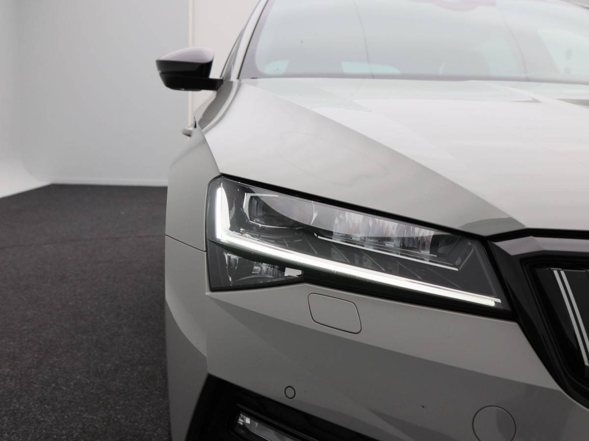 Škoda Superb Škoda Superb Combi 1.4 TSi 218 Pk iV Sportline Business | Trekhaak | Stoelverwarming | CarPlay | Camera | Cruise Control | Navigatie | Full LED | 19 Inch | 91.754 Km !!