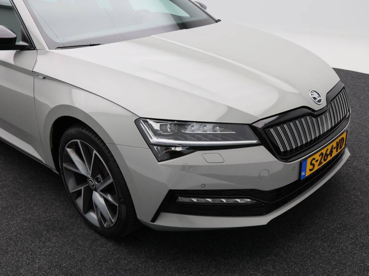 Škoda Superb Škoda Superb Combi 1.4 TSi 218 Pk iV Sportline Business | Trekhaak | Stoelverwarming | CarPlay | Camera | Cruise Control | Navigatie | Full LED | 19 Inch | 91.754 Km !!
