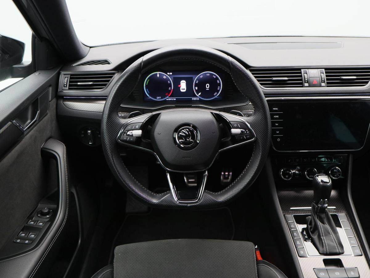 Škoda Superb Škoda Superb Combi 1.4 TSi 218 Pk iV Sportline Business | Trekhaak | Stoelverwarming | CarPlay | Camera | Cruise Control | Navigatie | Full LED | 19 Inch | 91.754 Km !!