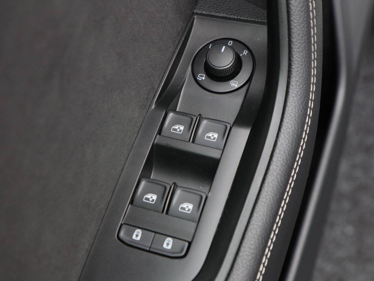 Škoda Superb Škoda Superb Combi 1.4 TSi 218 Pk iV Sportline Business | Trekhaak | Stoelverwarming | CarPlay | Camera | Cruise Control | Navigatie | Full LED | 19 Inch | 91.754 Km !!