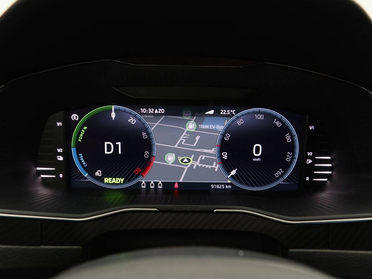 Škoda Superb Škoda Superb Combi 1.4 TSi 218 Pk iV Sportline Business | Trekhaak | Stoelverwarming | CarPlay | Camera | Cruise Control | Navigatie | Full LED | 19 Inch | 91.754 Km !!