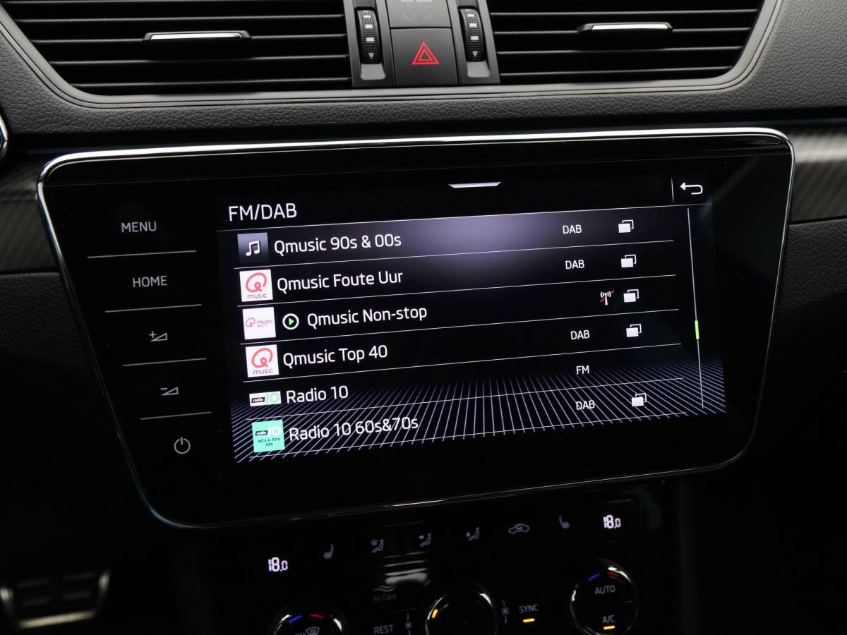 Škoda Superb Škoda Superb Combi 1.4 TSi 218 Pk iV Sportline Business | Trekhaak | Stoelverwarming | CarPlay | Camera | Cruise Control | Navigatie | Full LED | 19 Inch | 91.754 Km !!