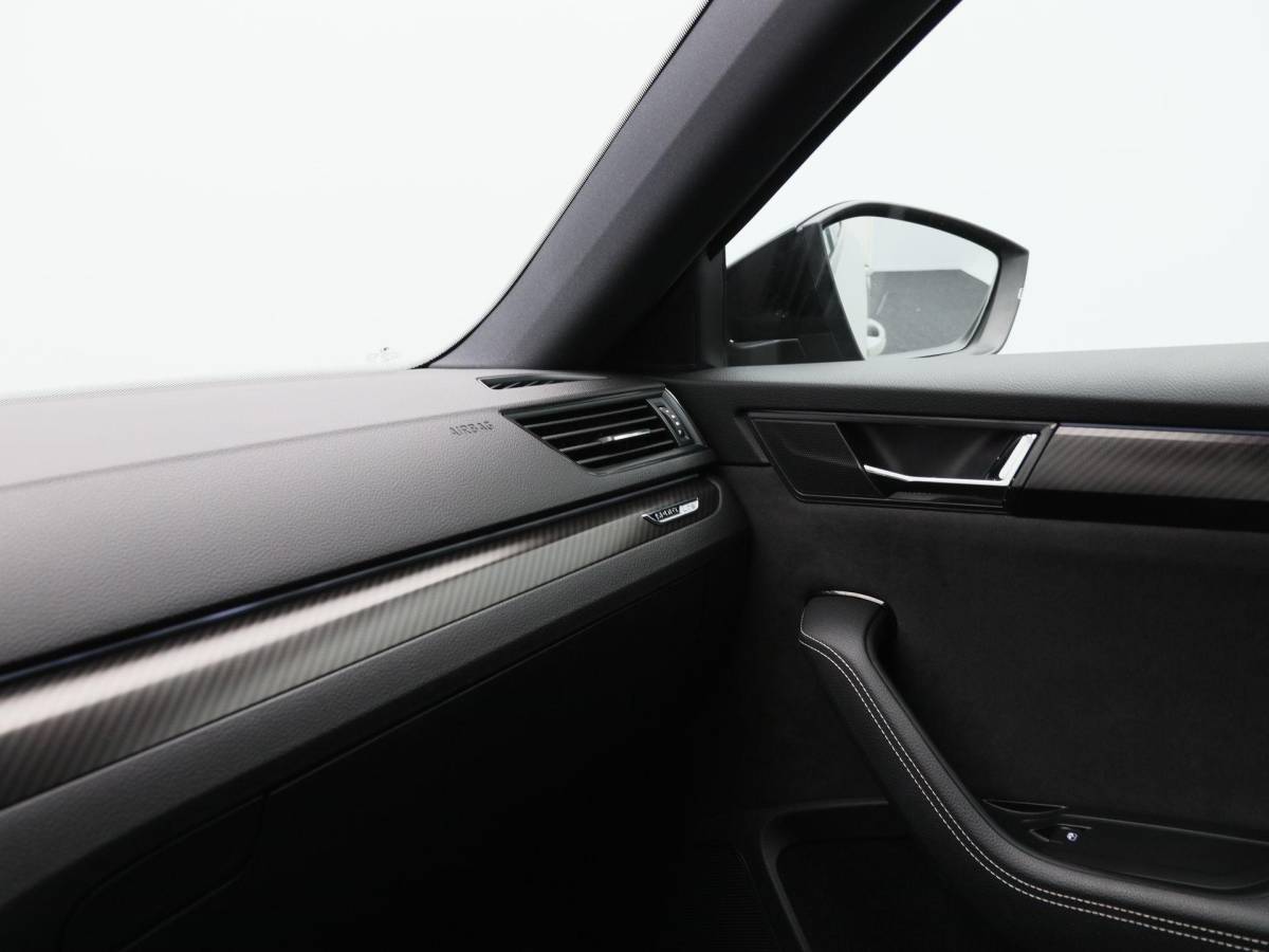 Škoda Superb Škoda Superb Combi 1.4 TSi 218 Pk iV Sportline Business | Trekhaak | Stoelverwarming | CarPlay | Camera | Cruise Control | Navigatie | Full LED | 19 Inch | 91.754 Km !!