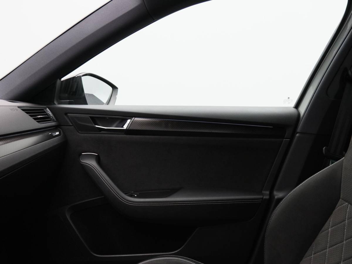 Škoda Superb Škoda Superb Combi 1.4 TSi 218 Pk iV Sportline Business | Trekhaak | Stoelverwarming | CarPlay | Camera | Cruise Control | Navigatie | Full LED | 19 Inch | 91.754 Km !!