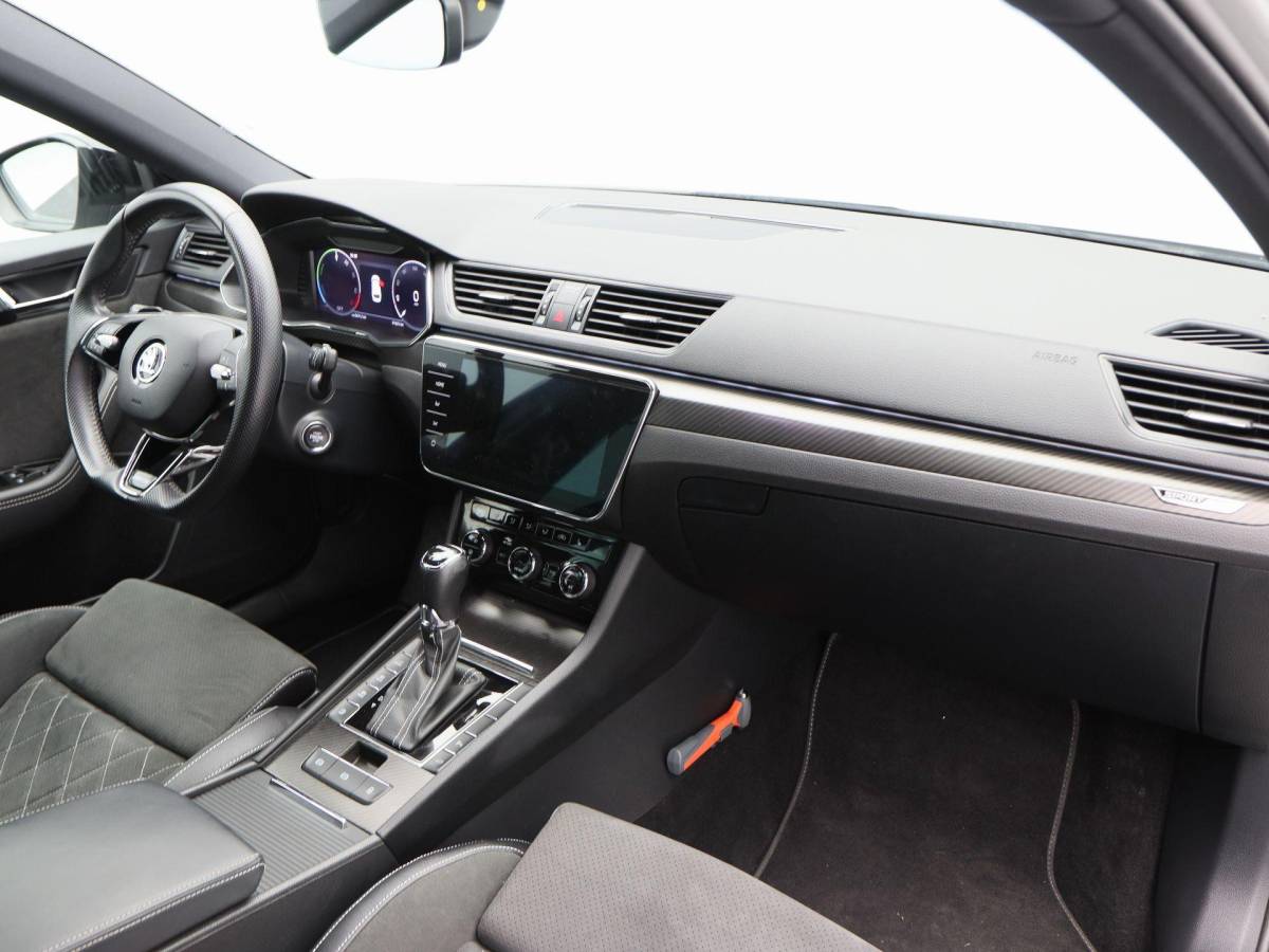 Škoda Superb Škoda Superb Combi 1.4 TSi 218 Pk iV Sportline Business | Trekhaak | Stoelverwarming | CarPlay | Camera | Cruise Control | Navigatie | Full LED | 19 Inch | 91.754 Km !!