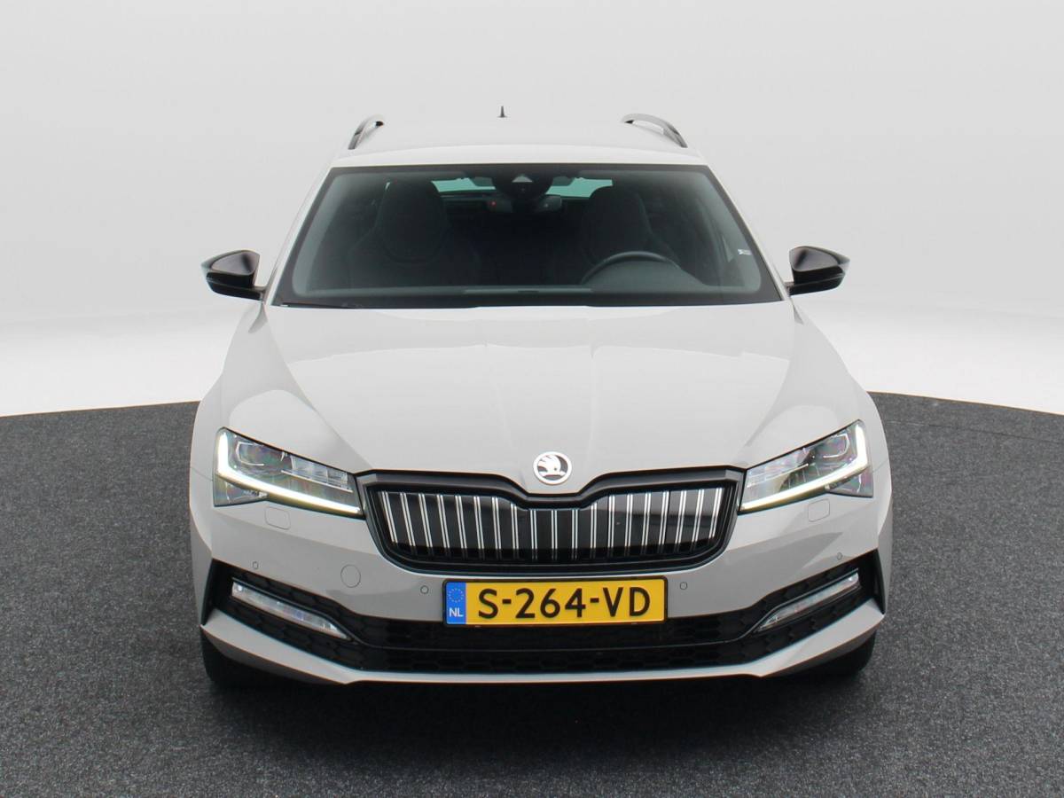 Škoda Superb Škoda Superb Combi 1.4 TSi 218 Pk iV Sportline Business | Trekhaak | Stoelverwarming | CarPlay | Camera | Cruise Control | Navigatie | Full LED | 19 Inch | 91.754 Km !!