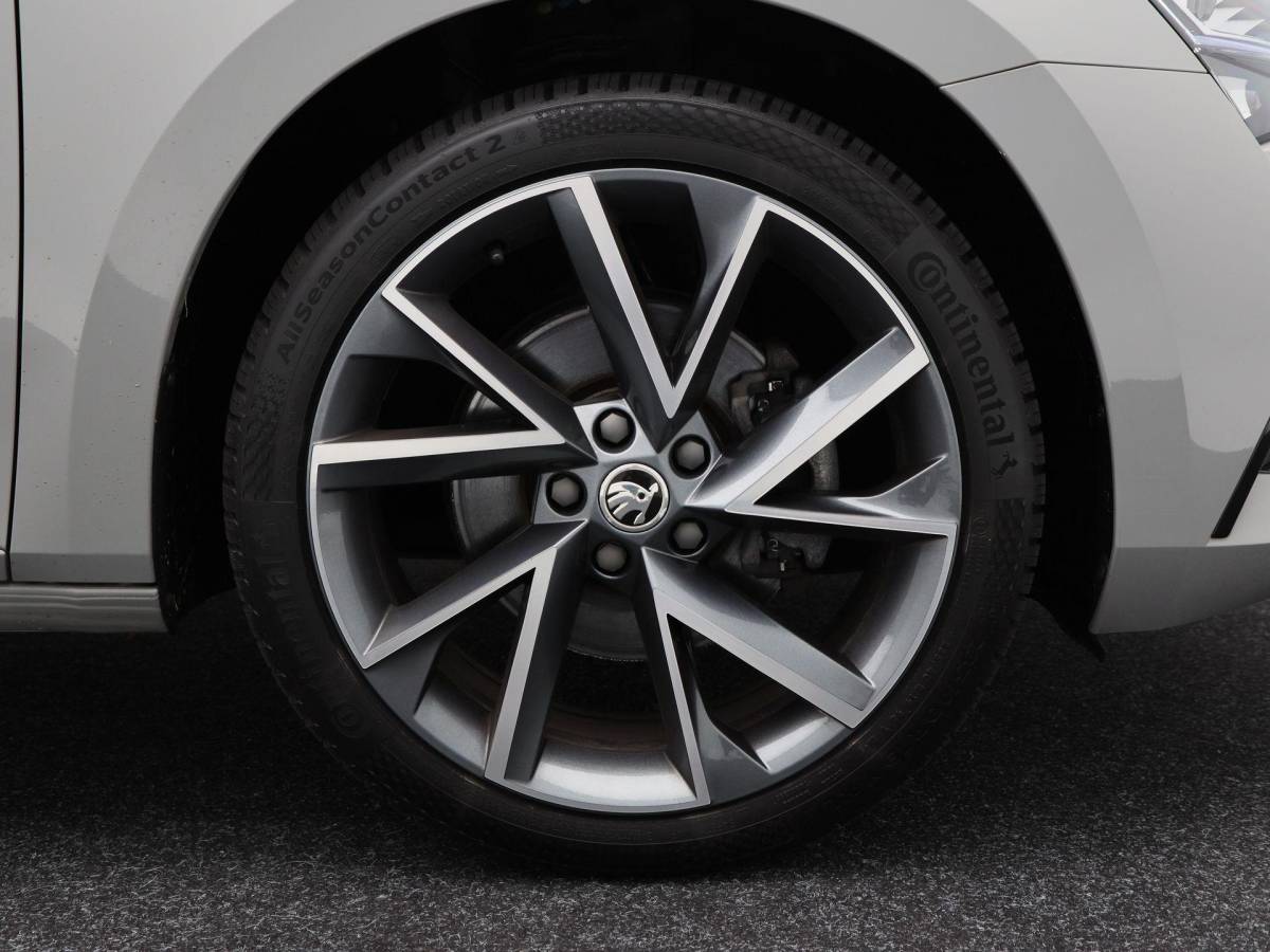 Škoda Superb Škoda Superb Combi 1.4 TSi 218 Pk iV Sportline Business | Trekhaak | Stoelverwarming | CarPlay | Camera | Cruise Control | Navigatie | Full LED | 19 Inch | 91.754 Km !!