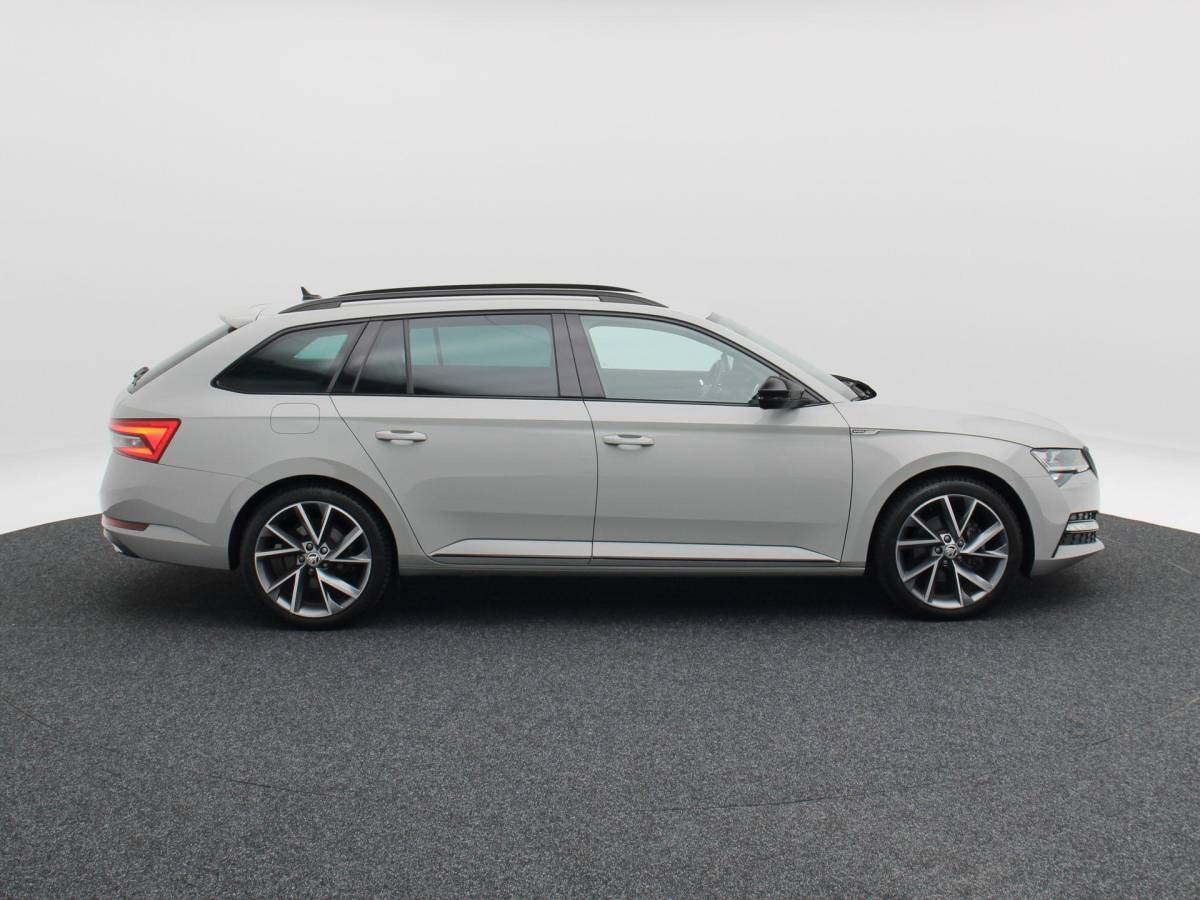 Škoda Superb Škoda Superb Combi 1.4 TSi 218 Pk iV Sportline Business | Trekhaak | Stoelverwarming | CarPlay | Camera | Cruise Control | Navigatie | Full LED | 19 Inch | 91.754 Km !!