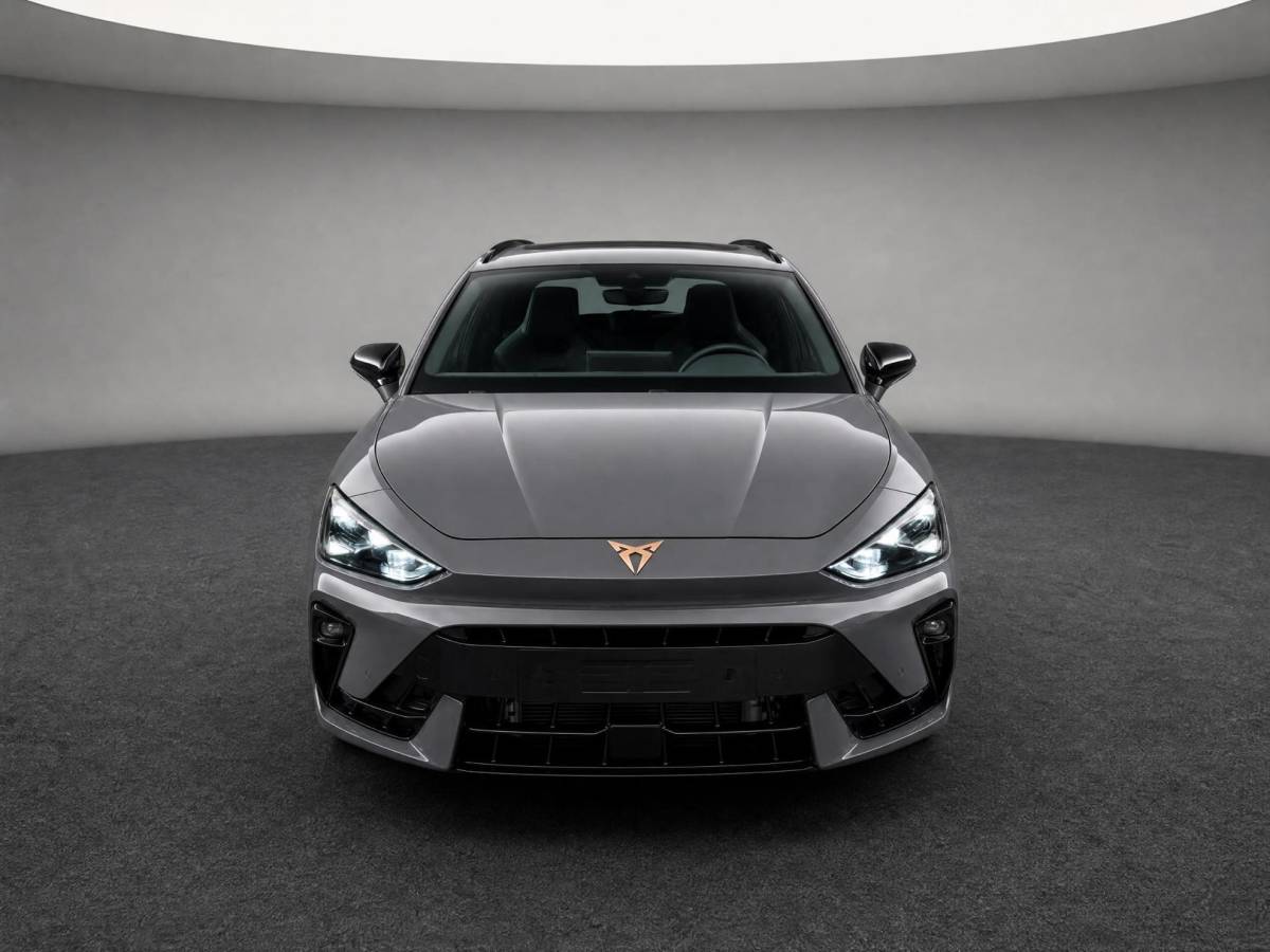 CUPRA Leon Sportstourer Cupra Leon Sportstourer VZ Performance 1.5 TSI e-Hybrid 200 kW / 272 PK St Obsidian Pack l Intelligent Drive l Sennheiser Audio l Panoramadak