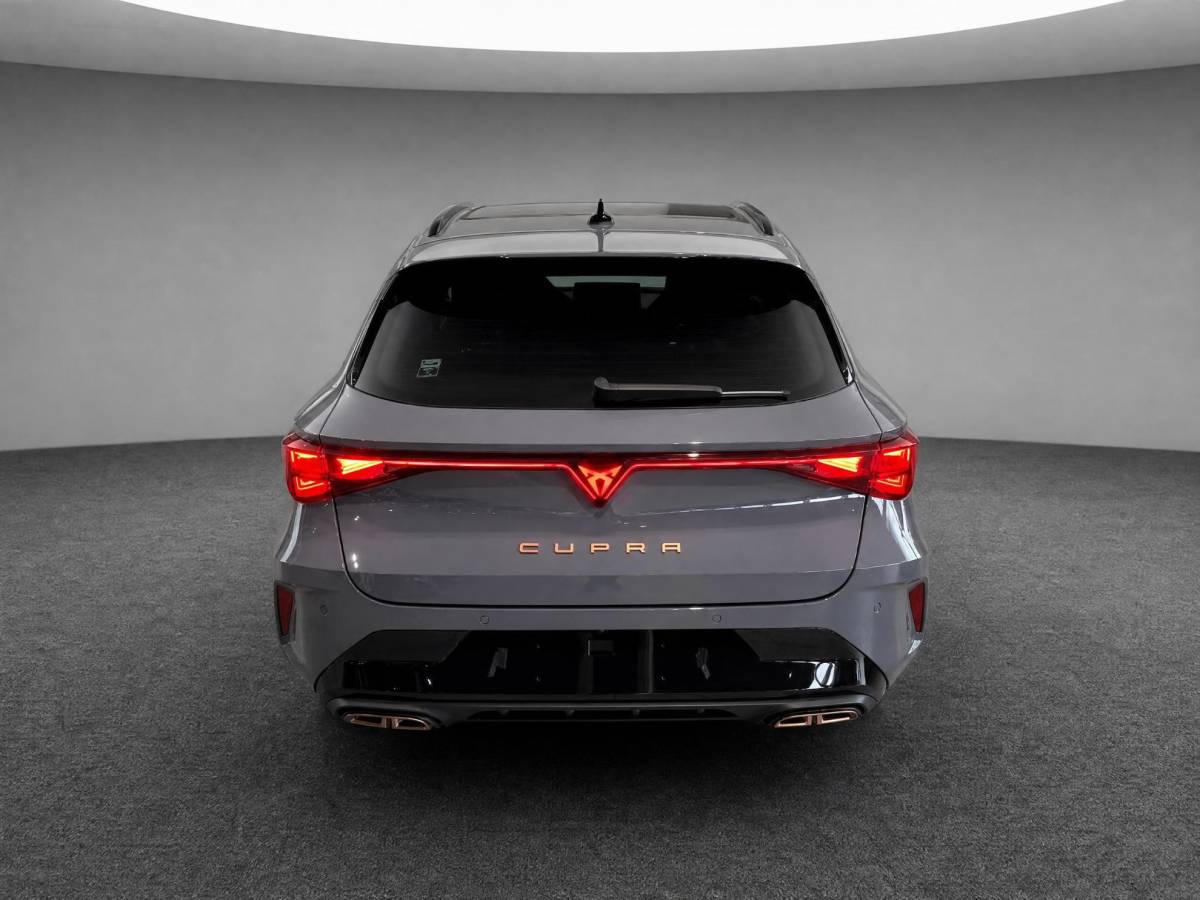 CUPRA Leon Sportstourer Cupra Leon Sportstourer VZ Performance 1.5 TSI e-Hybrid 200 kW / 272 PK St Obsidian Pack l Intelligent Drive l Sennheiser Audio l Panoramadak