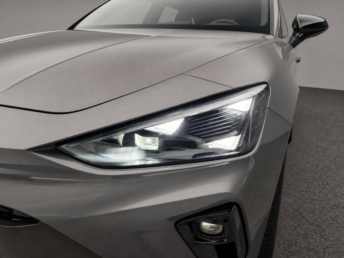 CUPRA Leon Sportstourer Cupra Leon Sportstourer VZ Performance 1.5 TSI e-Hybrid 200 kW / 272 PK St Obsidian Pack l Intelligent Drive l Sennheiser Audio l Panoramadak