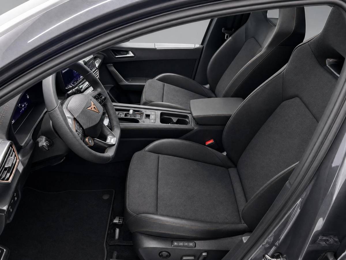 CUPRA Leon Sportstourer Cupra Leon Sportstourer VZ Performance 1.5 TSI e-Hybrid 200 kW / 272 PK St Obsidian Pack l Intelligent Drive l Sennheiser Audio l Panoramadak