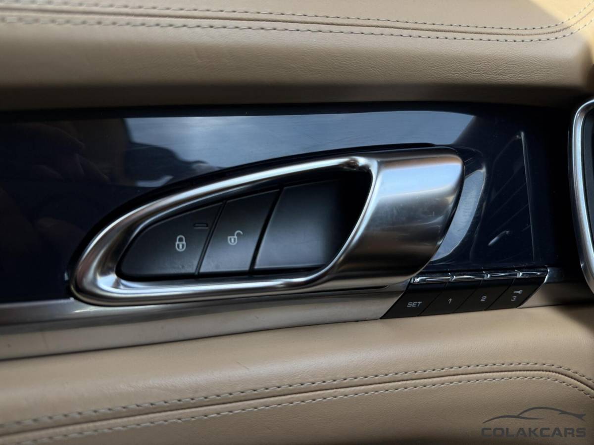Porsche Panamera Porsche Panamera 3.0 D/300pk/Facelift/Schuifdak/NAP/Luchtver