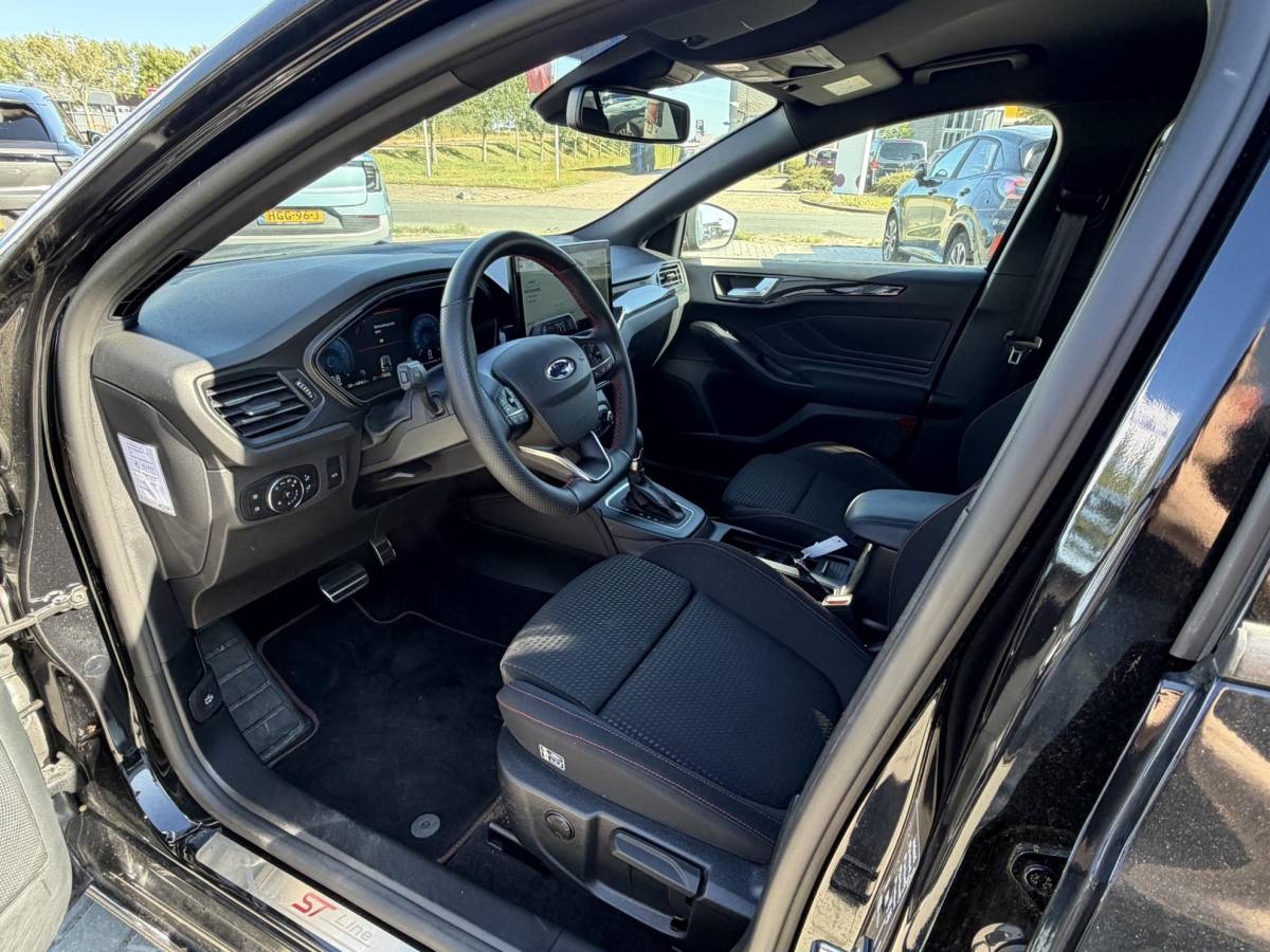 Ford Focus Ford Focus Wagon 1.0 EcoBoost Hybrid ST Line X 155pk | Driver Assistance Pack | Trekhaak afneembaar | AGR stoel | 18 inch Lichtmetaal | Winterpack