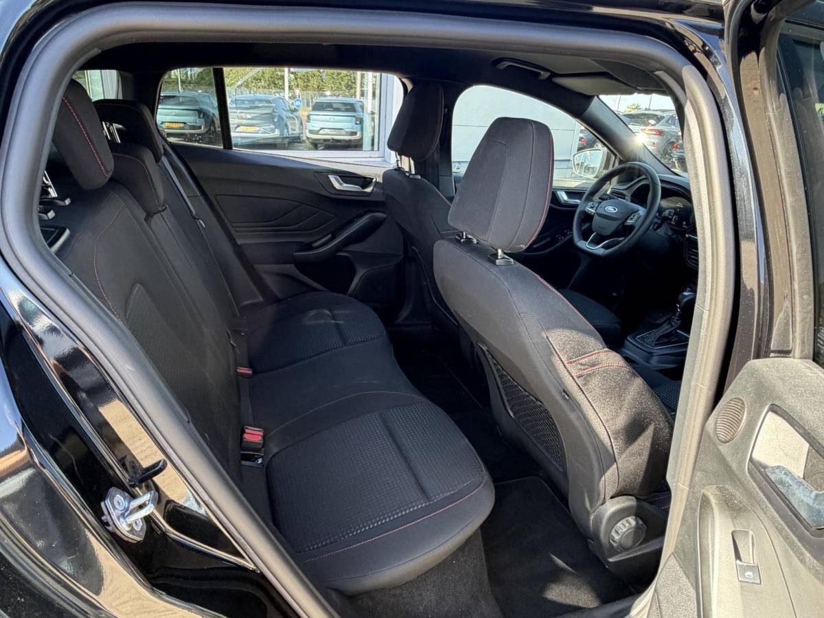 Ford Focus Ford Focus Wagon 1.0 EcoBoost Hybrid ST Line X 155pk | Driver Assistance Pack | Trekhaak afneembaar | AGR stoel | 18 inch Lichtmetaal | Winterpack