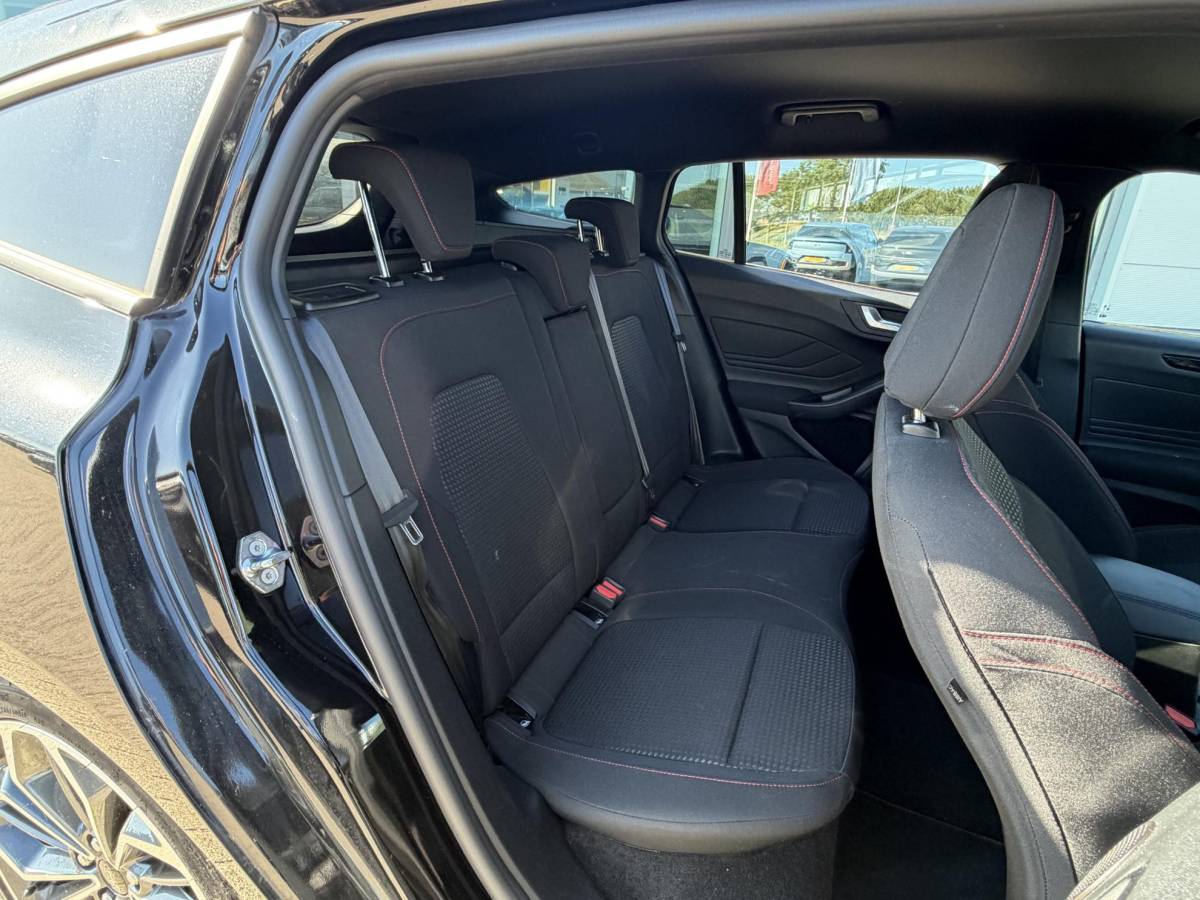 Ford Focus Ford Focus Wagon 1.0 EcoBoost Hybrid ST Line X 155pk | Driver Assistance Pack | Trekhaak afneembaar | AGR stoel | 18 inch Lichtmetaal | Winterpack