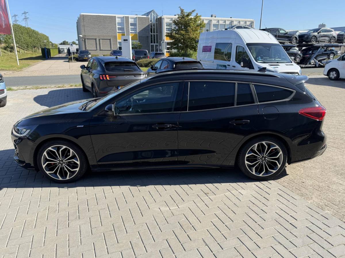 Ford Focus Ford Focus Wagon 1.0 EcoBoost Hybrid ST Line X 155pk | Driver Assistance Pack | Trekhaak afneembaar | AGR stoel | 18 inch Lichtmetaal | Winterpack