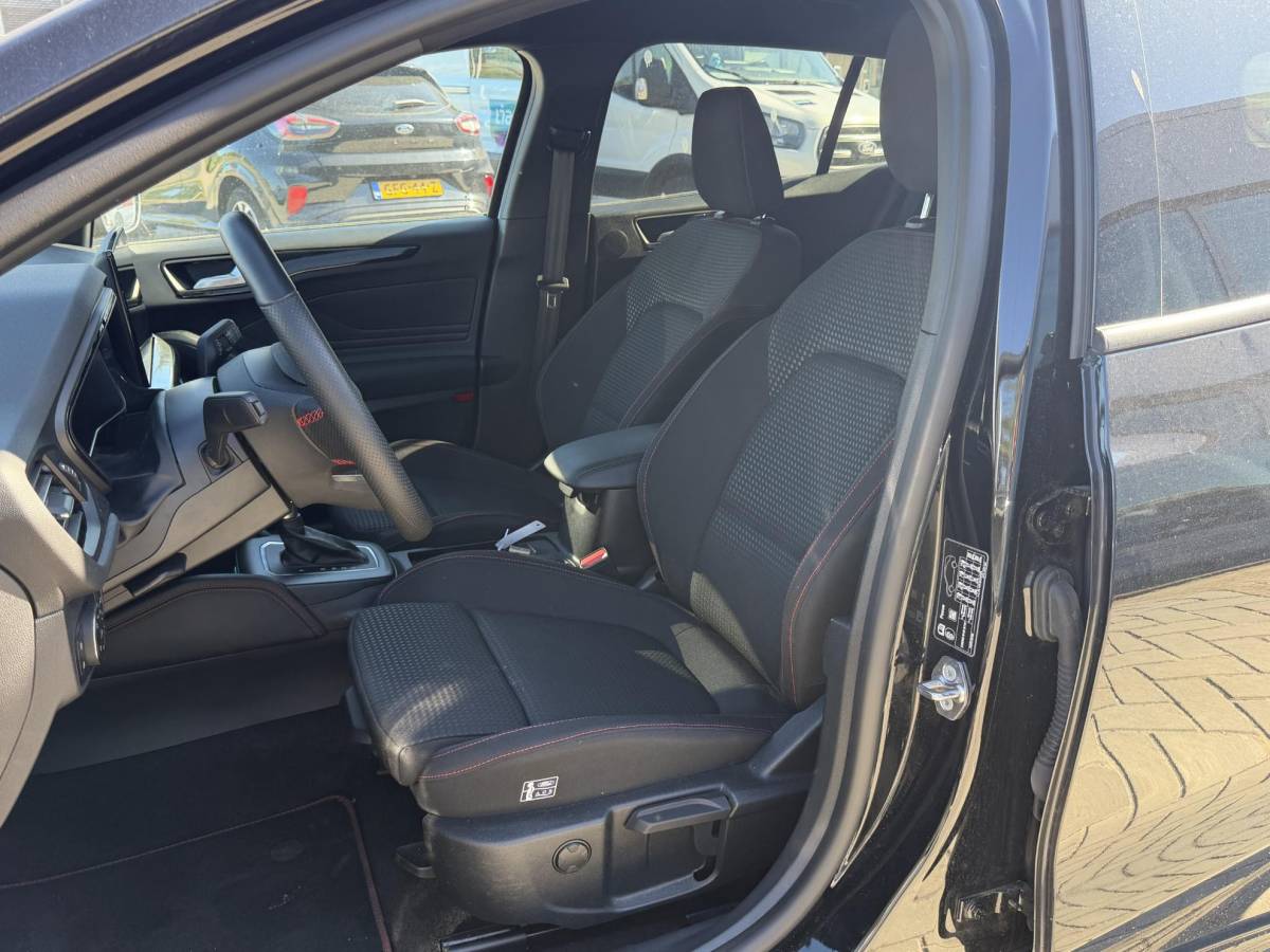Ford Focus Ford Focus Wagon 1.0 EcoBoost Hybrid ST Line X 155pk | Driver Assistance Pack | Trekhaak afneembaar | AGR stoel | 18 inch Lichtmetaal | Winterpack
