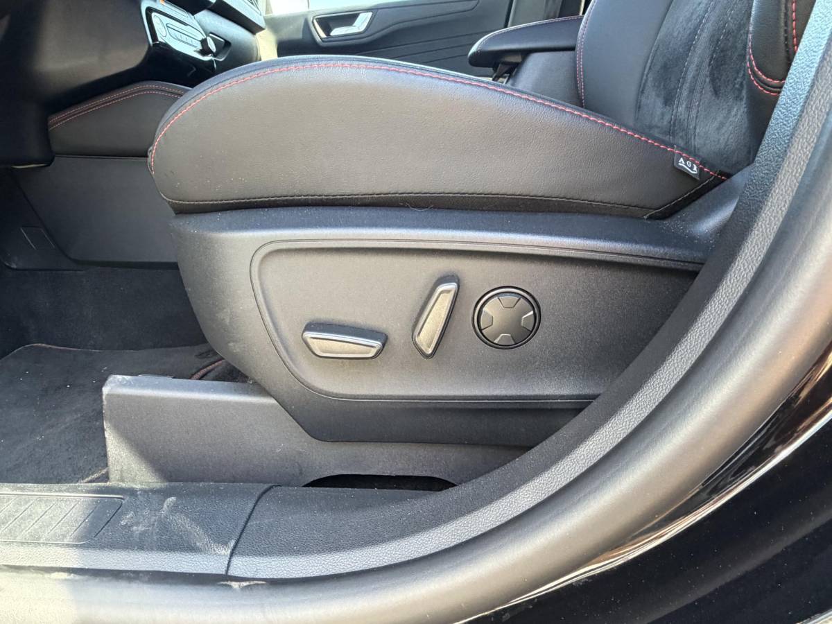 Ford Kuga Ford Kuga 2.5 PHEV ST-Line X 243 pk | Driver Assistance Pack | Winterpack | Wegklapbare Trekhaak | Technology Pack | Panoramadak | 19 inch Lichtmetaal | 2.100kg Trekgewicht