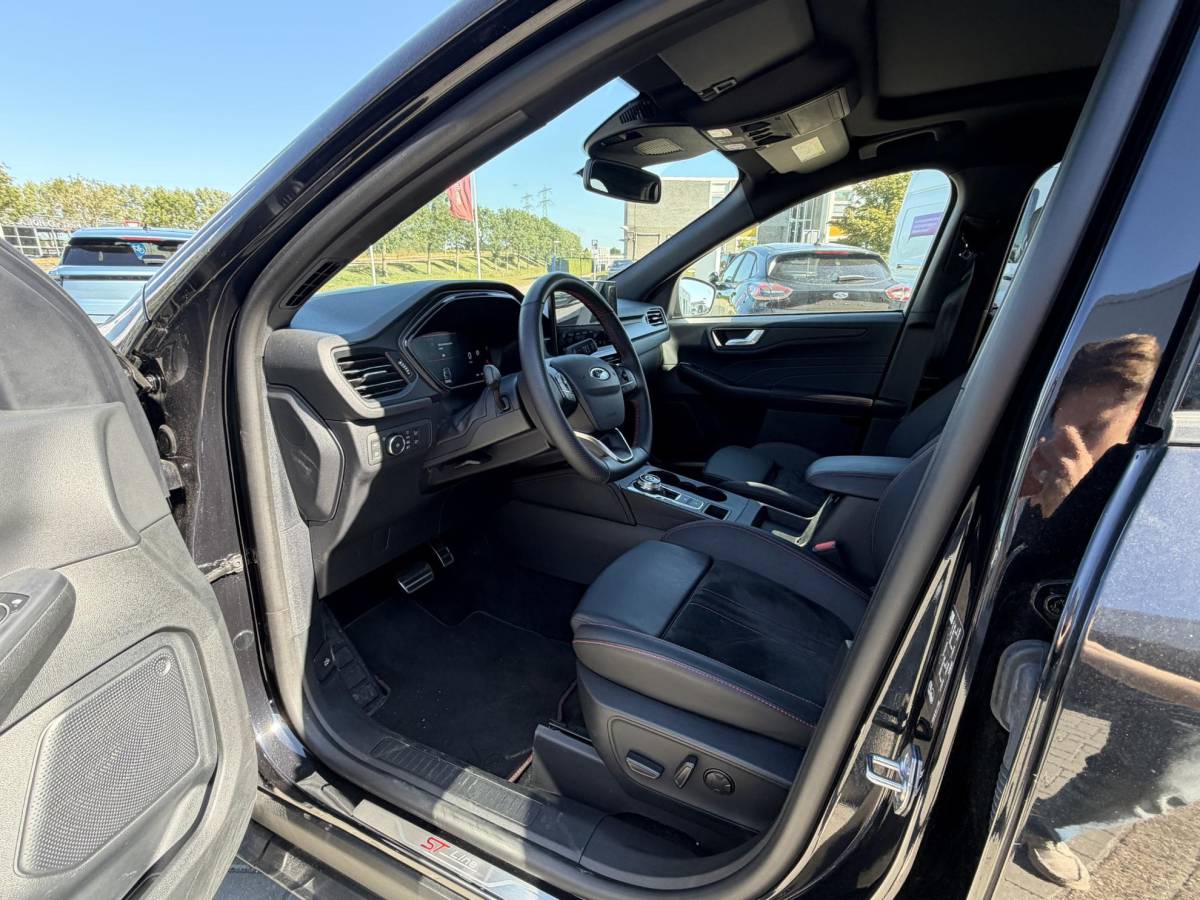 Ford Kuga Ford Kuga 2.5 PHEV ST-Line X 243 pk | Driver Assistance Pack | Winterpack | Wegklapbare Trekhaak | Technology Pack | Panoramadak | 19 inch Lichtmetaal | 2.100kg Trekgewicht