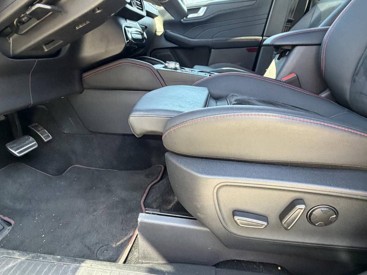 Ford Kuga Ford Kuga 2.5 PHEV ST-Line X 243 pk | Driver Assistance Pack | Winterpack | Wegklapbare Trekhaak | Technology Pack | Panoramadak | 19 inch Lichtmetaal | 2.100kg Trekgewicht