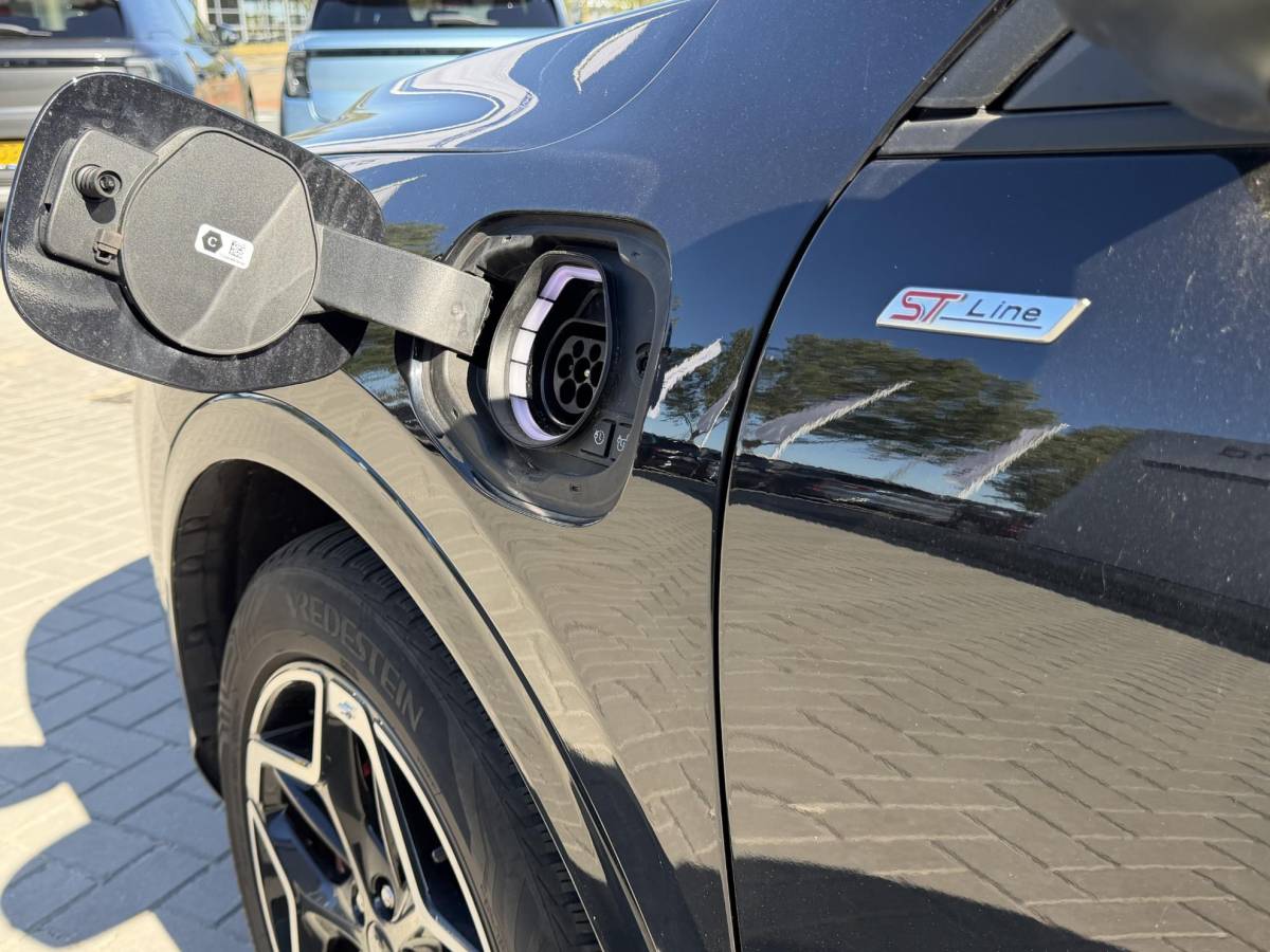 Ford Kuga Ford Kuga 2.5 PHEV ST-Line X 243 pk | Driver Assistance Pack | Winterpack | Wegklapbare Trekhaak | Technology Pack | Panoramadak | 19 inch Lichtmetaal | 2.100kg Trekgewicht