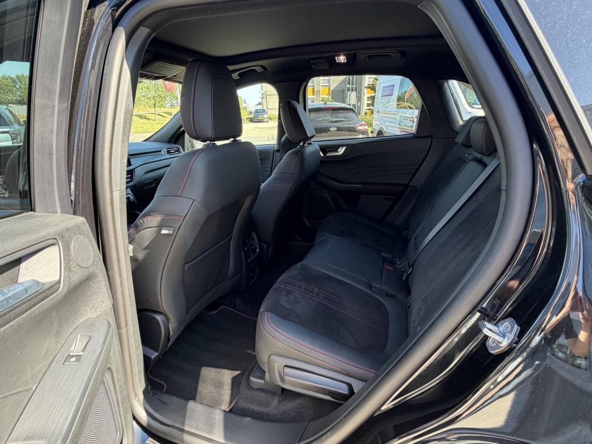 Ford Kuga Ford Kuga 2.5 PHEV ST-Line X 243 pk | Driver Assistance Pack | Winterpack | Wegklapbare Trekhaak | Technology Pack | Panoramadak | 19 inch Lichtmetaal | 2.100kg Trekgewicht