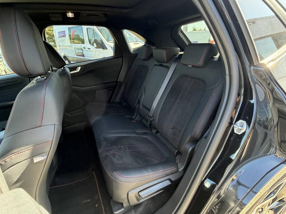 Ford Kuga Ford Kuga 2.5 PHEV ST-Line X 243 pk | Driver Assistance Pack | Winterpack | Wegklapbare Trekhaak | Technology Pack | Panoramadak | 19 inch Lichtmetaal | 2.100kg Trekgewicht