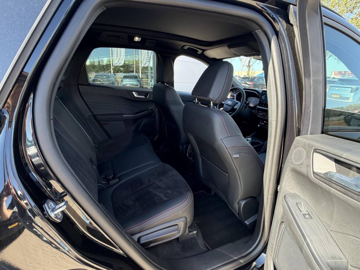 Ford Kuga Ford Kuga 2.5 PHEV ST-Line X 243 pk | Driver Assistance Pack | Winterpack | Wegklapbare Trekhaak | Technology Pack | Panoramadak | 19 inch Lichtmetaal | 2.100kg Trekgewicht