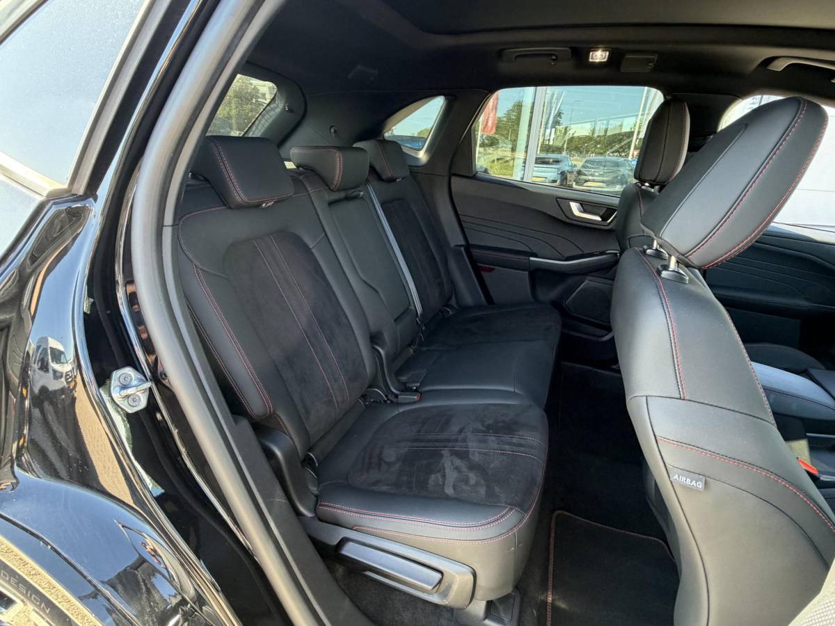 Ford Kuga Ford Kuga 2.5 PHEV ST-Line X 243 pk | Driver Assistance Pack | Winterpack | Wegklapbare Trekhaak | Technology Pack | Panoramadak | 19 inch Lichtmetaal | 2.100kg Trekgewicht