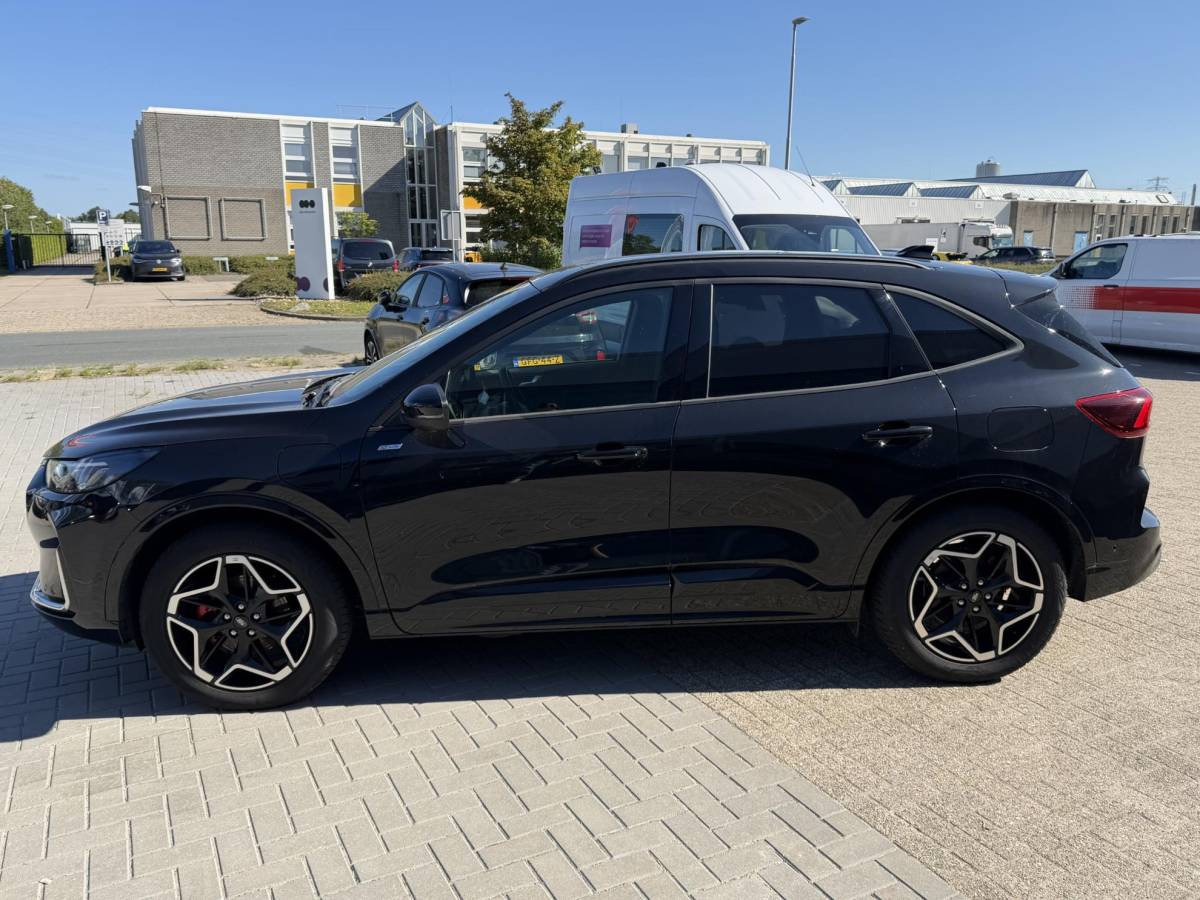 Ford Kuga Ford Kuga 2.5 PHEV ST-Line X 243 pk | Driver Assistance Pack | Winterpack | Wegklapbare Trekhaak | Technology Pack | Panoramadak | 19 inch Lichtmetaal | 2.100kg Trekgewicht