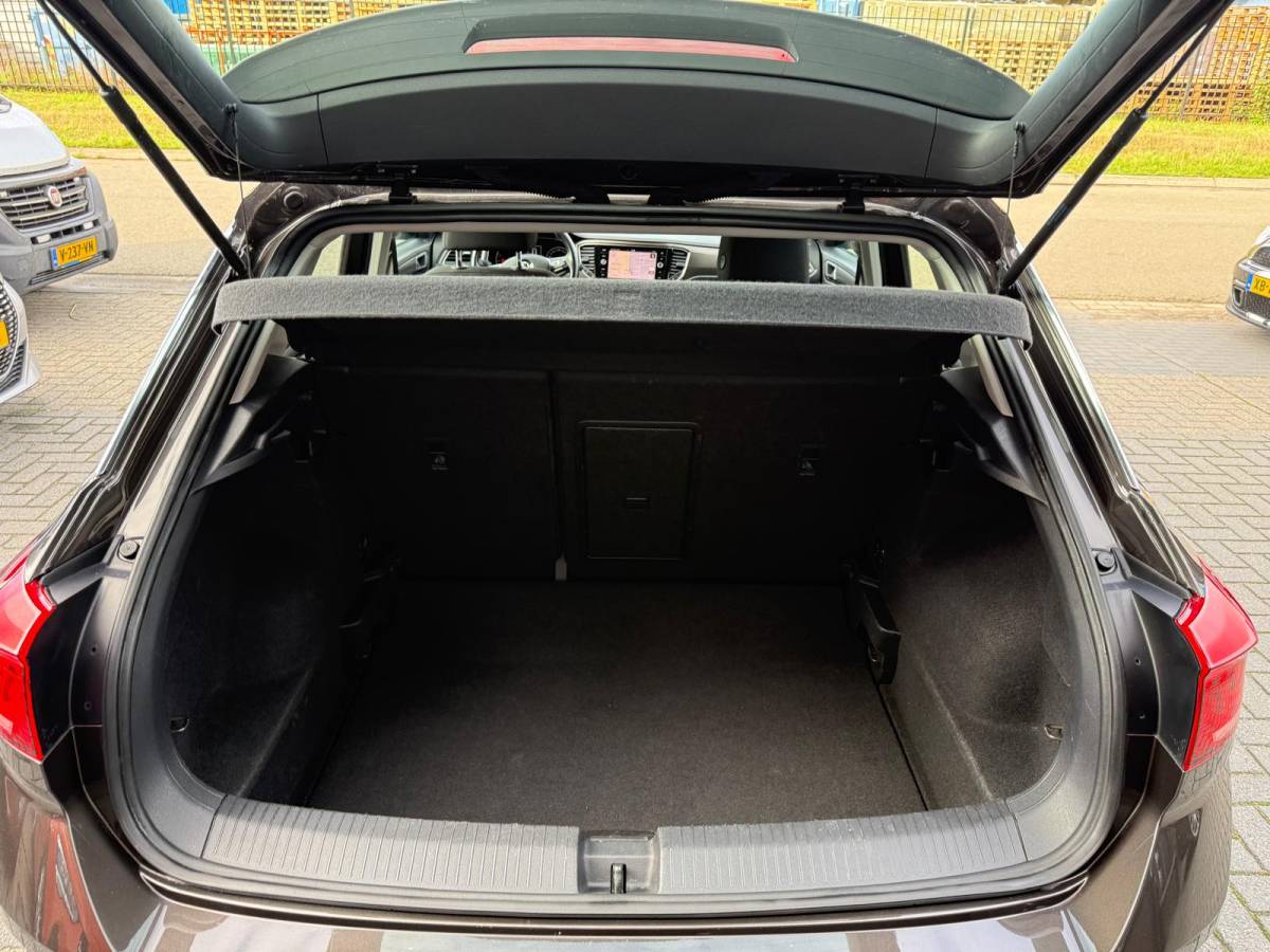 Volkswagen T-Roc Volkswagen T-Roc 1.5 TSI Style | 1E EIGENAAR | 3/6/12 MND GARANTIE | AUTOMAAT | ACC | NAVI | CARPLAY | DAB | LMV |
