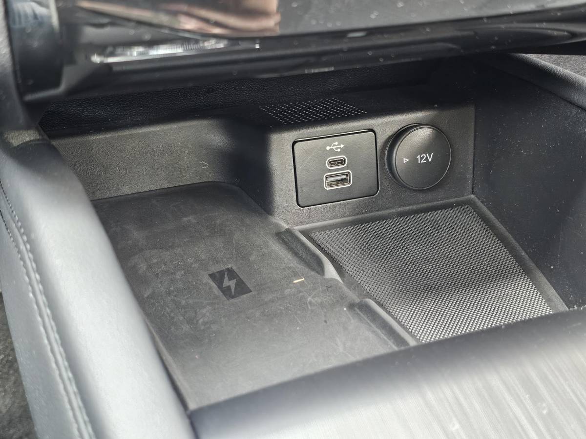 Ford Kuga Ford Kuga 2.5 PHEV Titanium | Wegklapbare trekhaak |Achteruitrijcamera | Cruise control | Draadloos laden | LED |