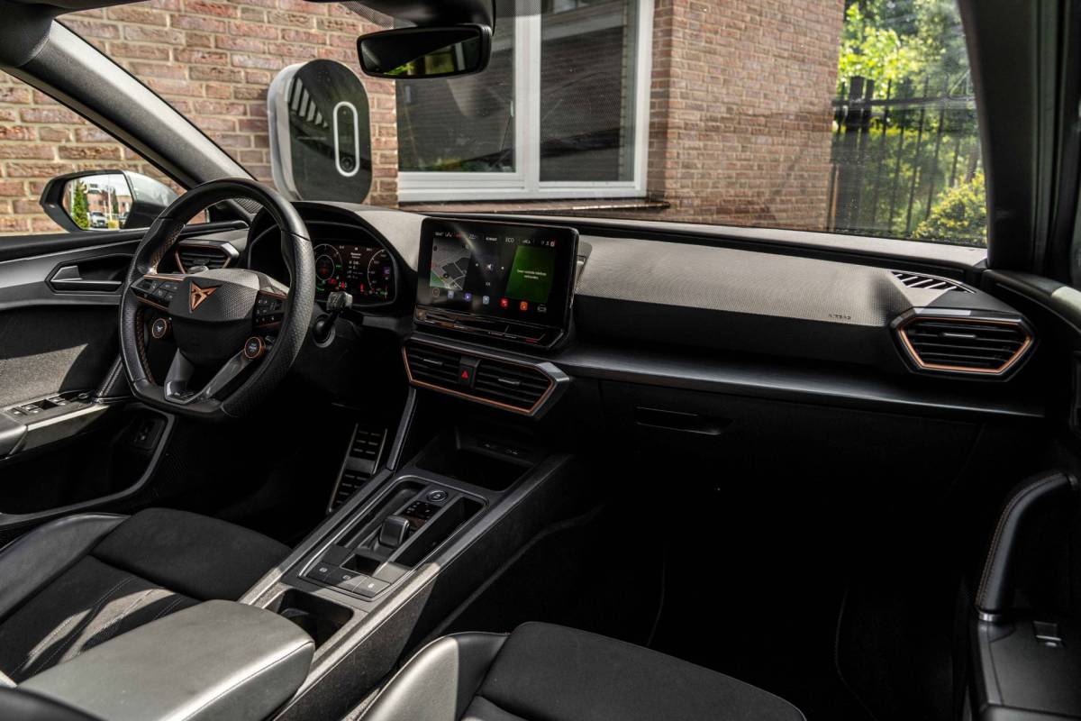 CUPRA Leon Cupra Leon 1.4 e-Hybrid 245 PK ACC Pano Camera VZ Stuurwiel Keyless Stoel/Stuurverw. 19”