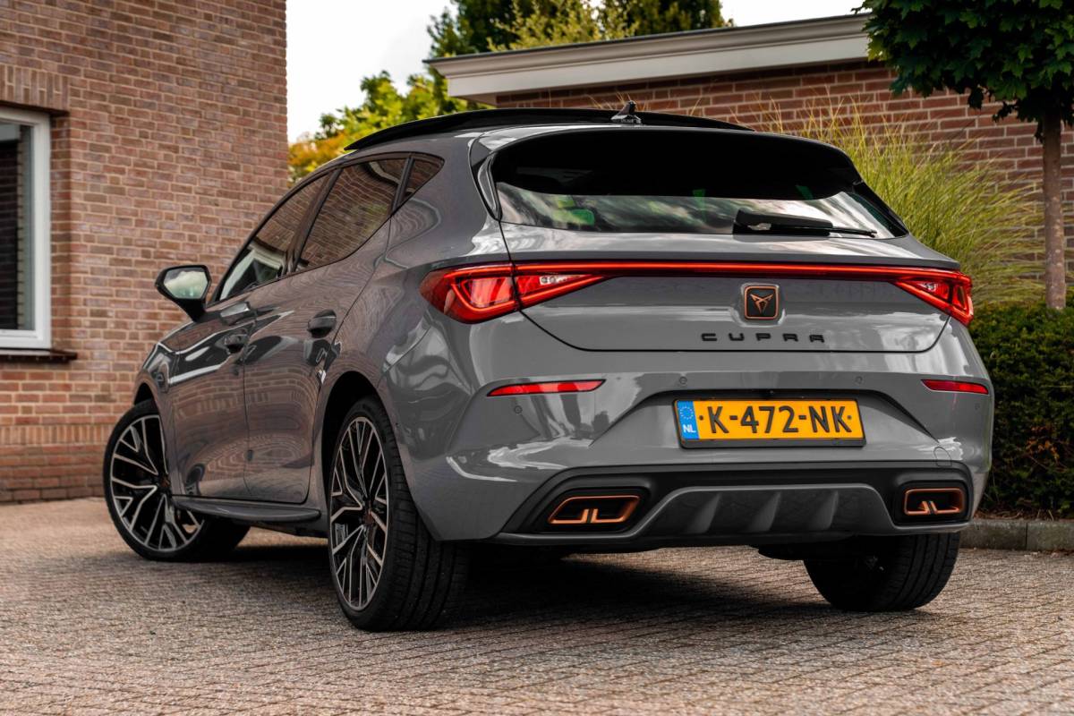 CUPRA Leon Cupra Leon 1.4 e-Hybrid 245 PK ACC Pano Camera VZ Stuurwiel Keyless Stoel/Stuurverw. 19”