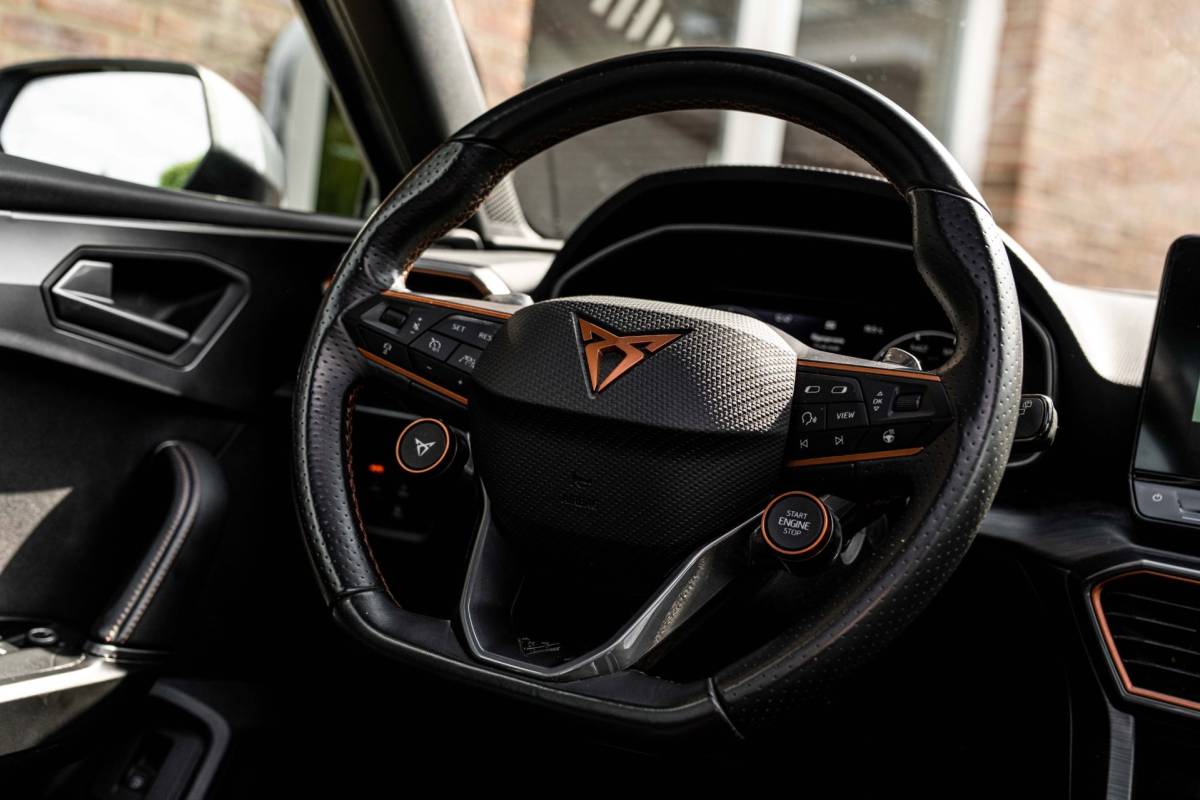 CUPRA Leon Cupra Leon 1.4 e-Hybrid 245 PK ACC Pano Camera VZ Stuurwiel Keyless Stoel/Stuurverw. 19”