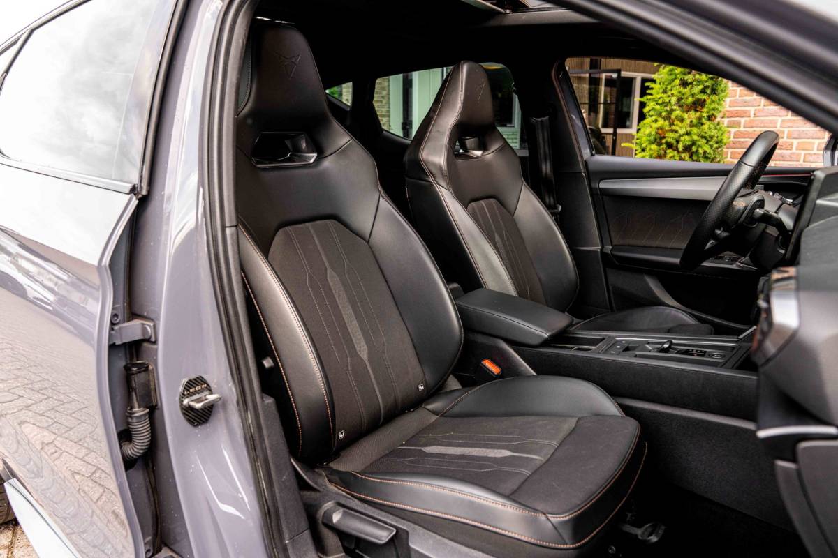 CUPRA Leon Cupra Leon 1.4 e-Hybrid 245 PK ACC Pano Camera VZ Stuurwiel Keyless Stoel/Stuurverw. 19”