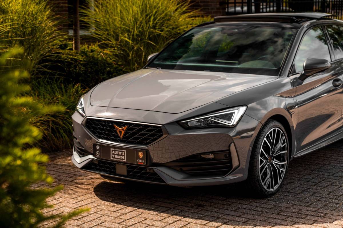 CUPRA Leon Cupra Leon 1.4 e-Hybrid 245 PK ACC Pano Camera VZ Stuurwiel Keyless Stoel/Stuurverw. 19”