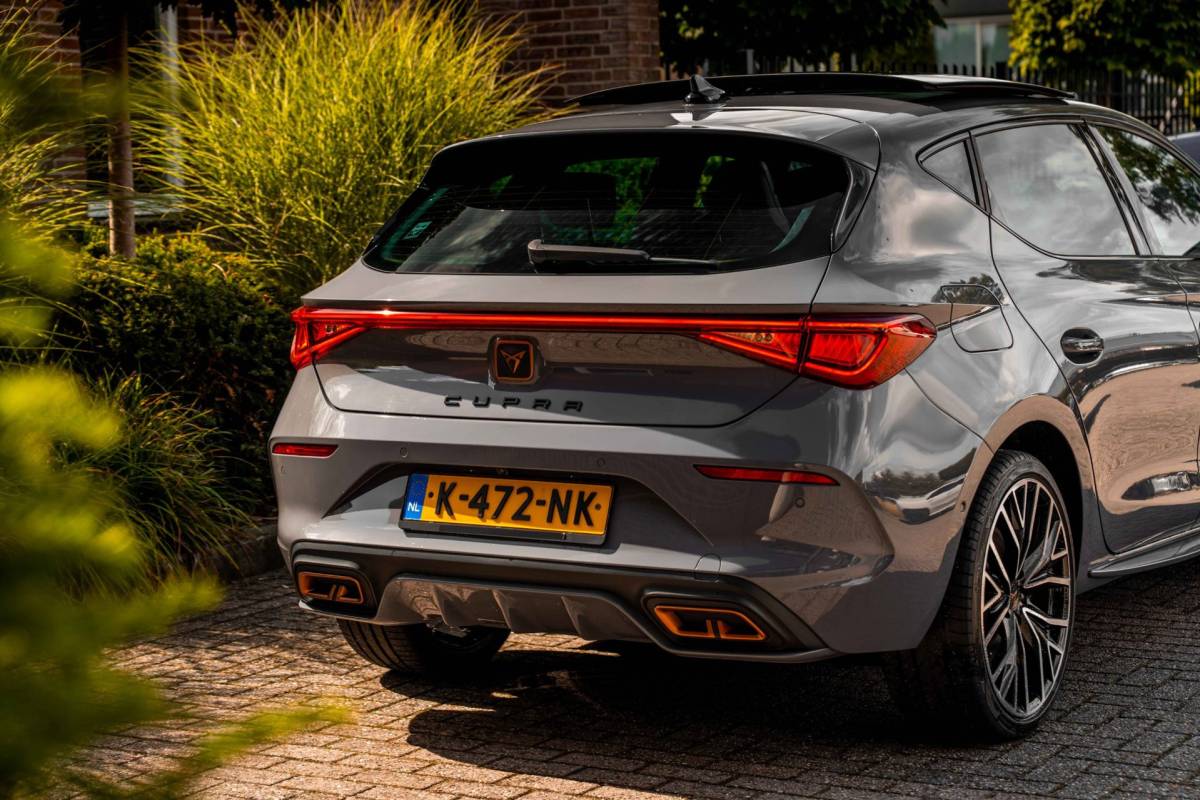 CUPRA Leon Cupra Leon 1.4 e-Hybrid 245 PK ACC Pano Camera VZ Stuurwiel Keyless Stoel/Stuurverw. 19”