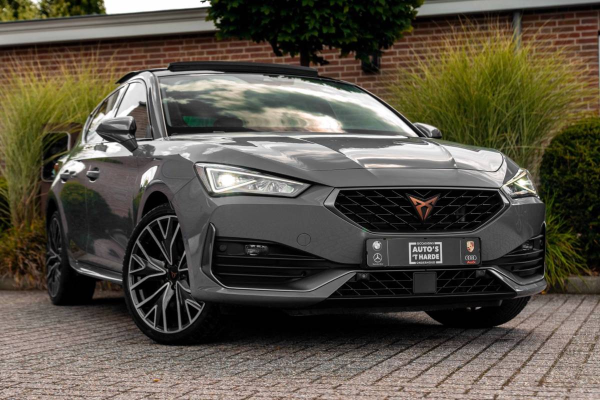 CUPRA Leon Cupra Leon 1.4 e-Hybrid 245 PK ACC Pano Camera VZ Stuurwiel Keyless Stoel/Stuurverw. 19”